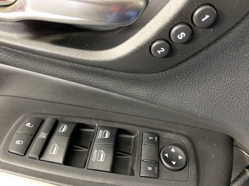 Used 2018 Jeep Cherokee Trailhawk w/ Quick Order Package 27L image 22