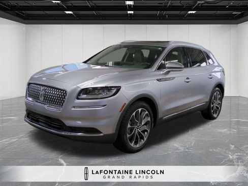 Used 2023 Lincoln Nautilus Reserve image 1