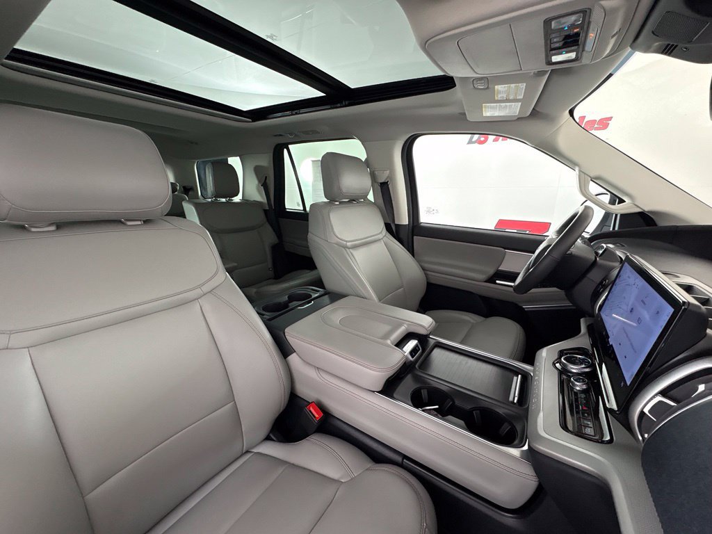 Used 2025 Ford Expedition Active RWD image 42
