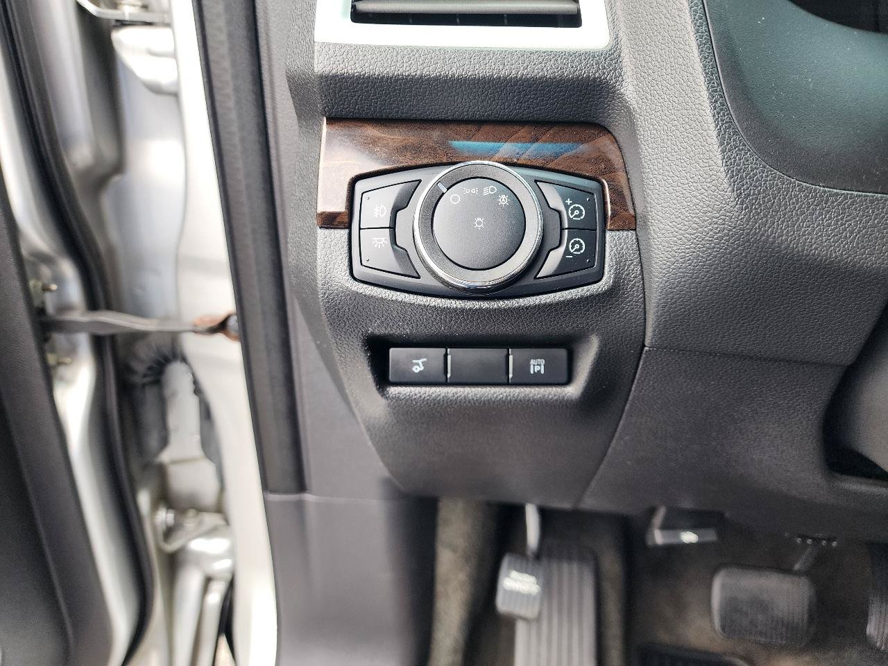 Used 2011 Ford Explorer Limited w/ 302A Rapid Spec Order Code FWD image 17
