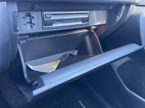 Used 2018 Volkswagen Tiguan SE w/ Panoramic Sunroof Package image 35