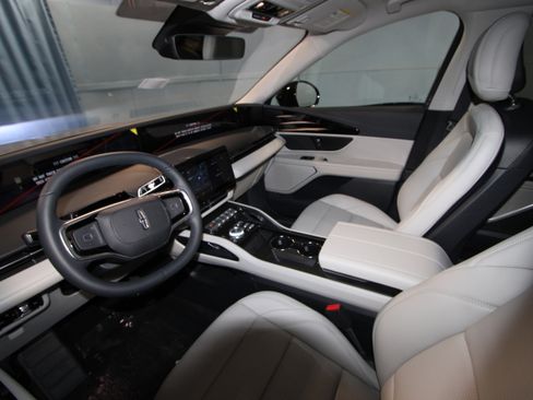 New 2026 Lincoln Nautilus Premier w/ Jet Appearance Package image 2