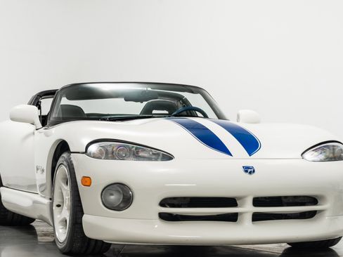 Used 1996 Dodge Viper RT/10 image 3