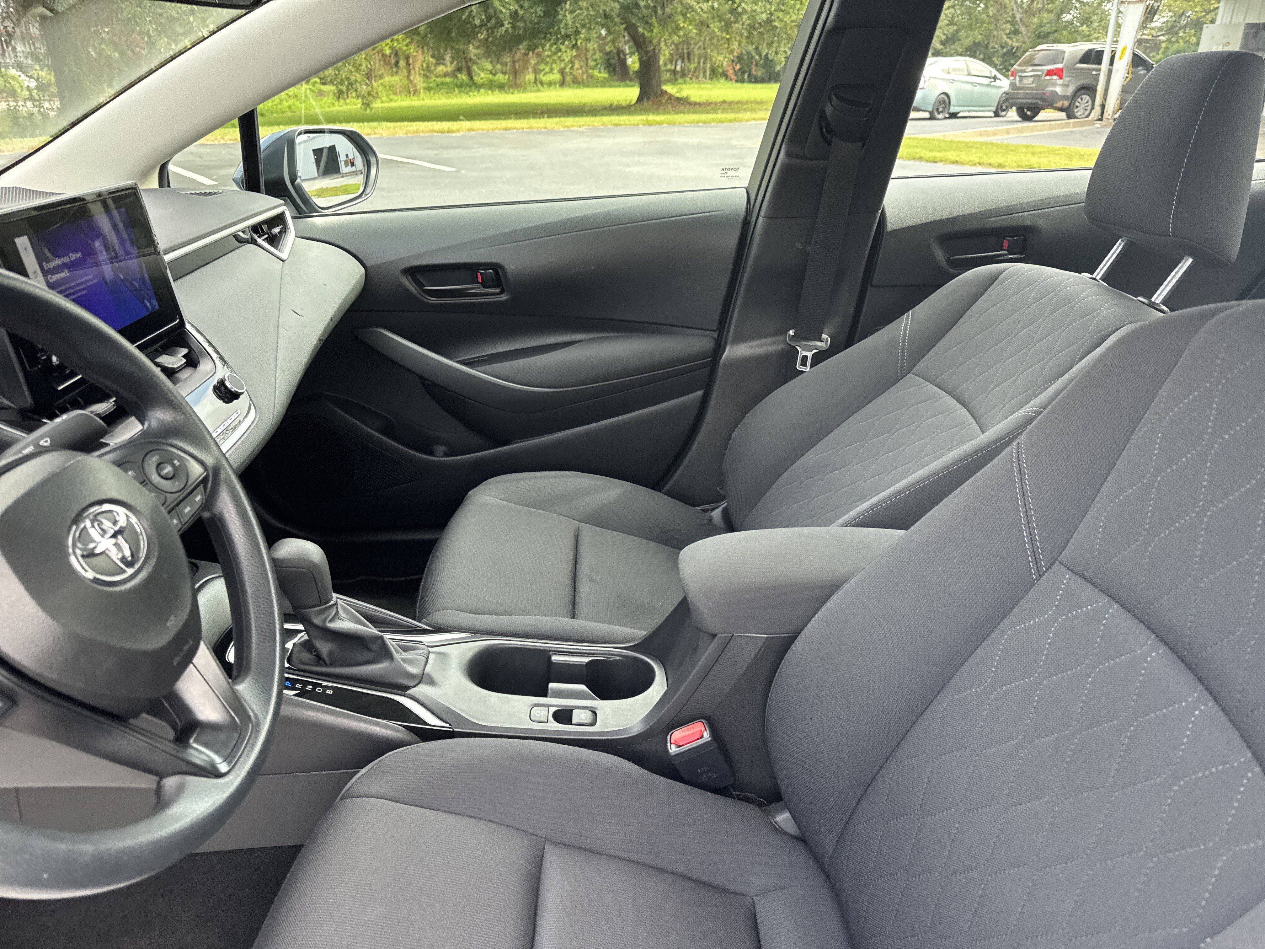 Used 2025 Toyota Corolla LE FWD image 13