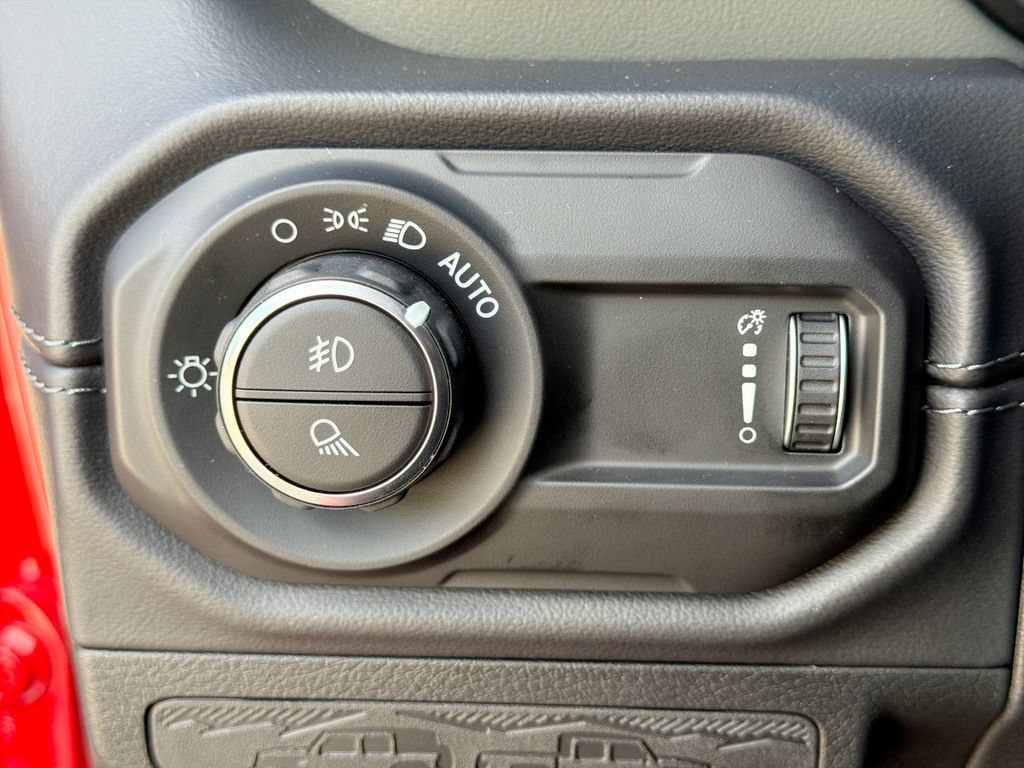 Used 2025 Jeep Gladiator Mojave w/ Convenience Group AWD/4WD image 28