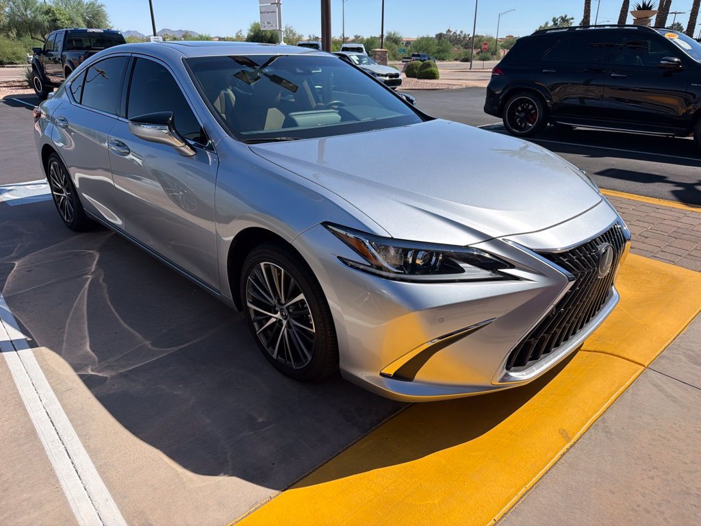 Used 2025 Lexus ES 300h w/ Premium Package FWD image 2