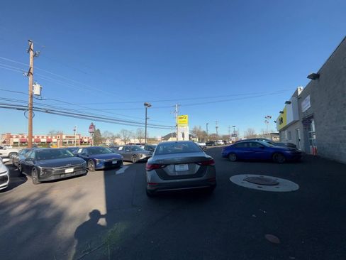 Used 2025 Nissan Sentra SV image 16