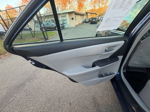 Used 2015 Toyota Camry LE image 19