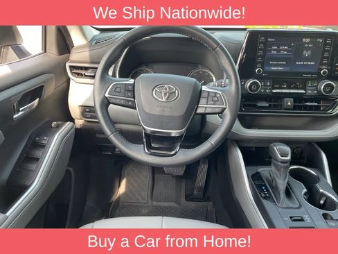 Used 2021 Toyota Highlander XLE AWD/4WD image 14