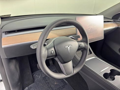 Used 2024 Tesla Model Y Long Range image 14