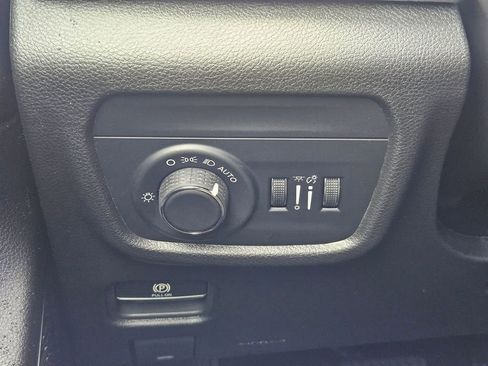 New 2026 Jeep Grand Cherokee Laredo AWD/4WD image 18