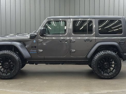Used 2024 Jeep Wrangler Unlimited w/ Convenience Group AWD/4WD image 2