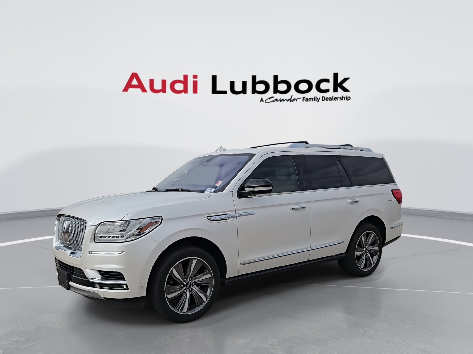 Used 2019 Lincoln Navigator Select w/ Technology Package RWD image 4