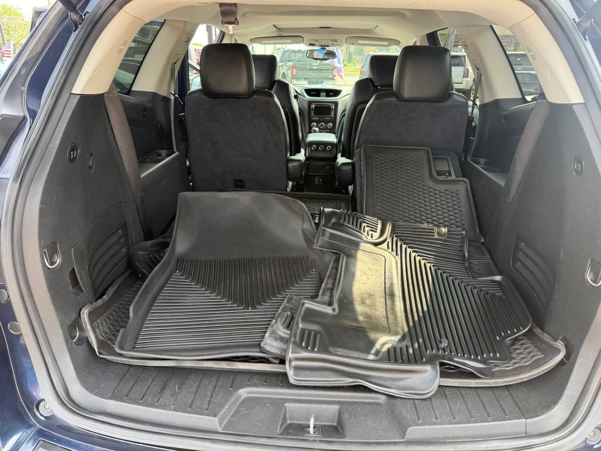 Used 2017 Chevrolet Traverse LT w/ Style and Technology Package FWD image 18