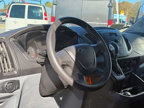 Used 2018 Ford Transit 250 130 Low Roof RWD image 15