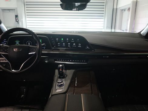 Used 2024 Cadillac Escalade Sport Platinum w/ LPO, ONYX Package image 16