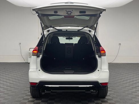 Used 2017 Nissan Rogue SV AWD/4WD image 9