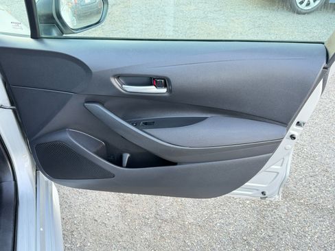 Used 2021 Toyota Corolla LE image 39