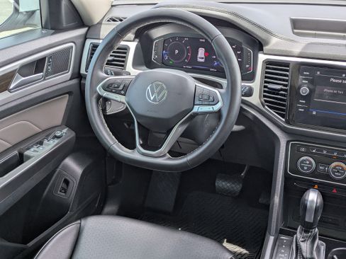 Used 2023 Volkswagen Atlas SE w/ Panoramic Sunroof Package FWD image 17