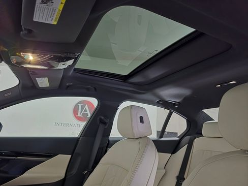 New 2026 BMW 530i xDrive w/ M Sport Package image 11