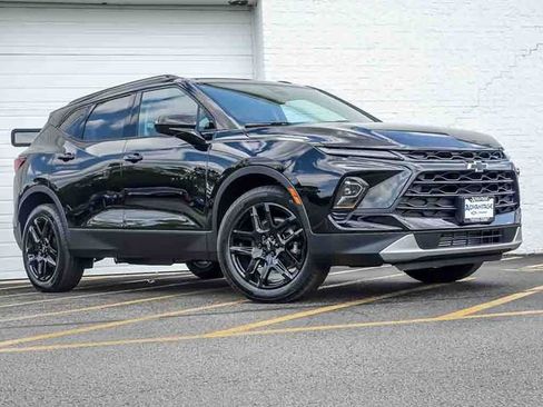 New 2026 Chevrolet Blazer LT w/ Convenience Package FWD image 2