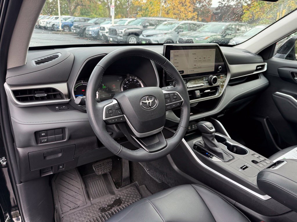 Used 2023 Toyota Highlander XLE AWD/4WD image 13