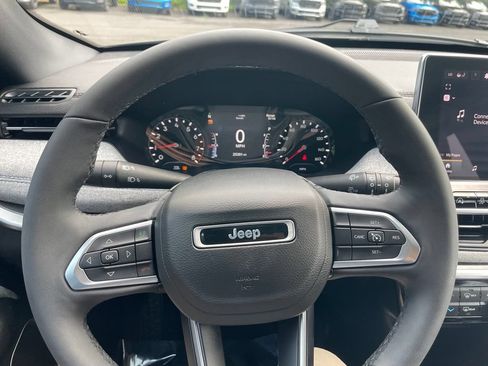 Used 2023 Jeep Compass Latitude w/ Convenience Group AWD/4WD image 16