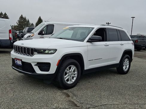 Used 2023 Jeep Grand Cherokee Laredo w/ Luxury Tech Group I AWD/4WD image 6