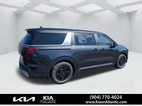 New 2026 Kia Carnival FWD image 3