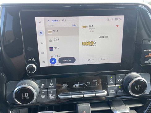 Used 2023 Toyota Highlander L image 12