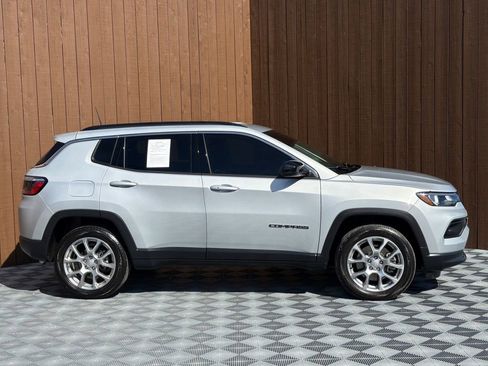 Used 2024 Jeep Compass Latitude image 12