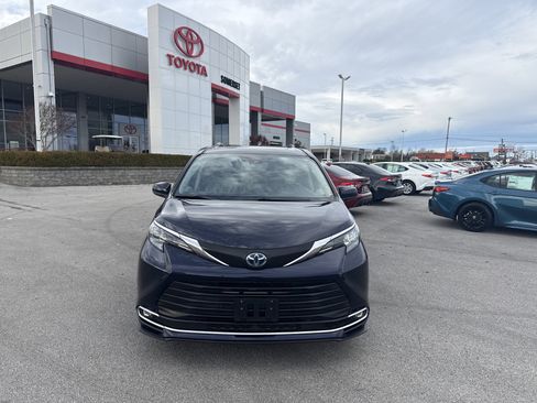 Certified 2024 Toyota Sienna XLE image 8