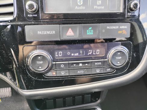 Used 2017 Mitsubishi Outlander ES AWD/4WD image 20