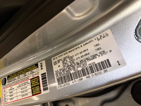 Used 2025 Toyota Tacoma TRD Sport w/ TRD Sport Upgrade Package image 39