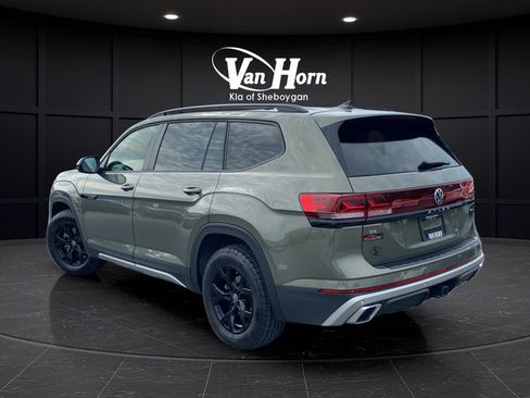 Used 2024 Volkswagen Atlas Peak Edition SE AWD/4WD image 5