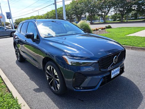 New 2026 Volvo XC60 B5 Core w/ Climate Package image 2