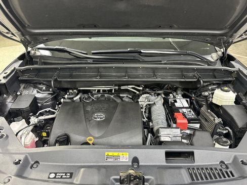 Used 2022 Toyota Highlander XLE FWD image 42