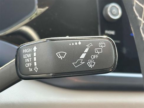 Used 2022 Volkswagen Taos SE image 12