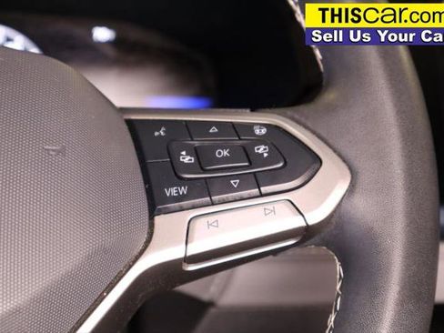 Used 2024 Volkswagen Taos SE FWD image 16