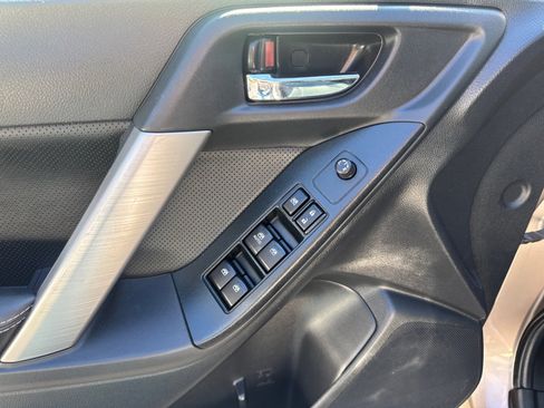 Used 2016 Subaru Forester 2.5i Limited AWD/4WD image 6