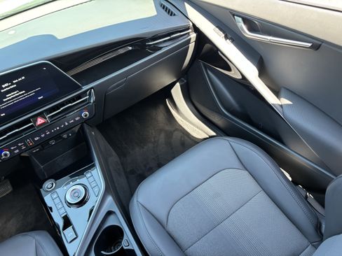 Certified 2023 Kia Niro Wind w/ Wind Preserve Package FWD image 14