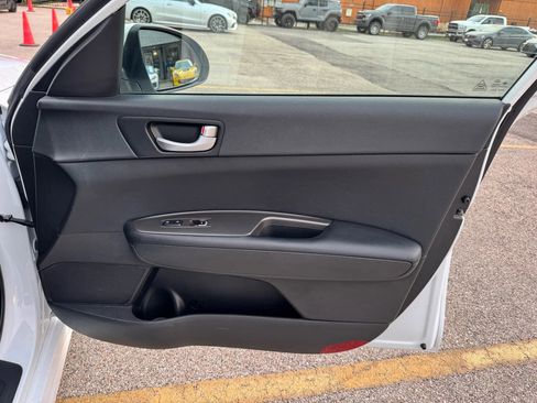 Used 2019 Kia Optima LX image 17