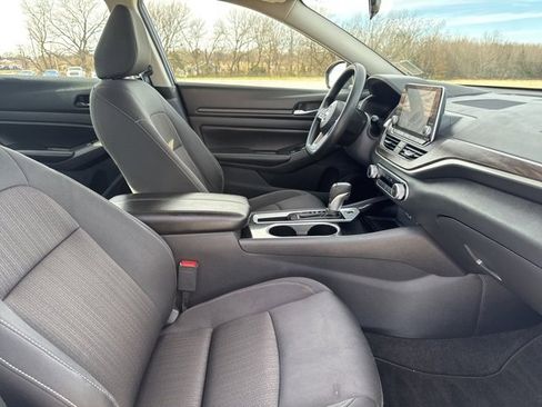 Used 2024 Nissan Altima 2.5 SV image 15