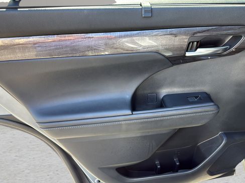 Used 2021 Toyota Highlander Limited AWD/4WD image 14