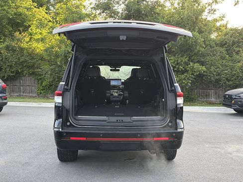 Used 2024 Lincoln Navigator Reserve AWD/4WD image 13