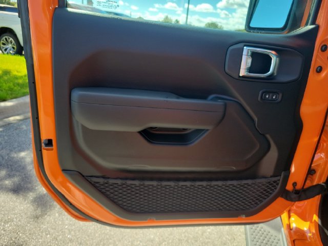 Used 2025 Jeep Wrangler Sport AWD/4WD image 15