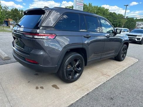 Used 2023 Jeep Grand Cherokee Altitude AWD/4WD image 8