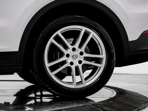 Used 2023 Porsche Cayenne image 82