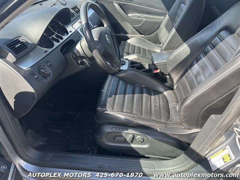 Used 2008 Volkswagen Passat VR6 FWD image 19