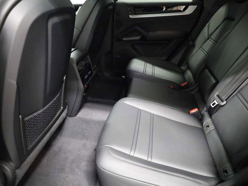 New 2025 Porsche Cayenne Coupe image 36